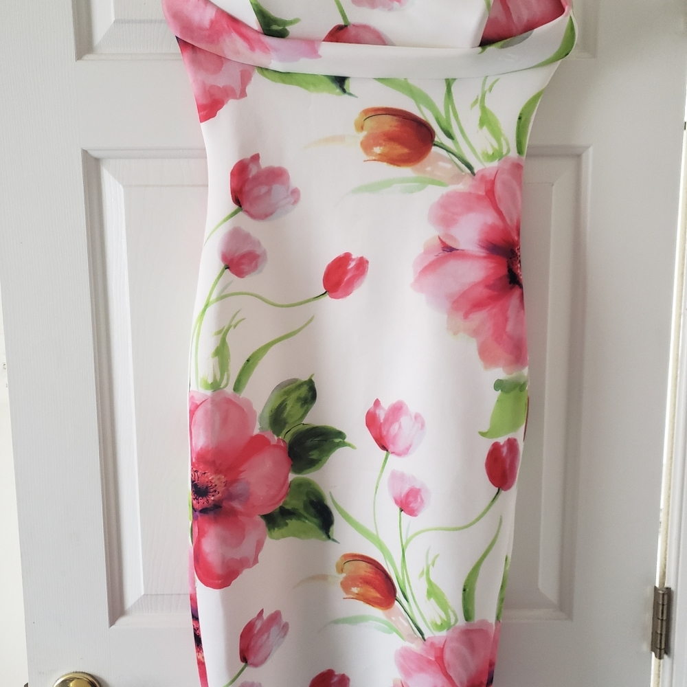 Super cute floral print strapless dress scuba